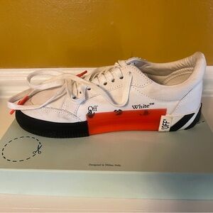 Off-White Low Vulcanized white and black athletic shoes. Worn once.
